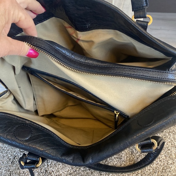 T Tahari Genuine Leather Handbag Purse Satchel Large Tote Black Gold Accents - Picture 16 of 16